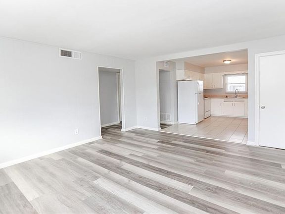 5th image of 905 Little Bay Ave #907-D