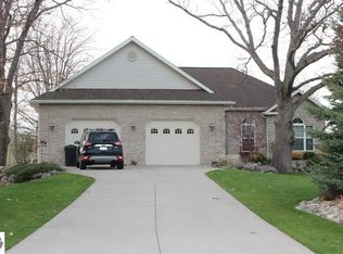 1278 Queensway Dr, Lake Isabella, MI 48893