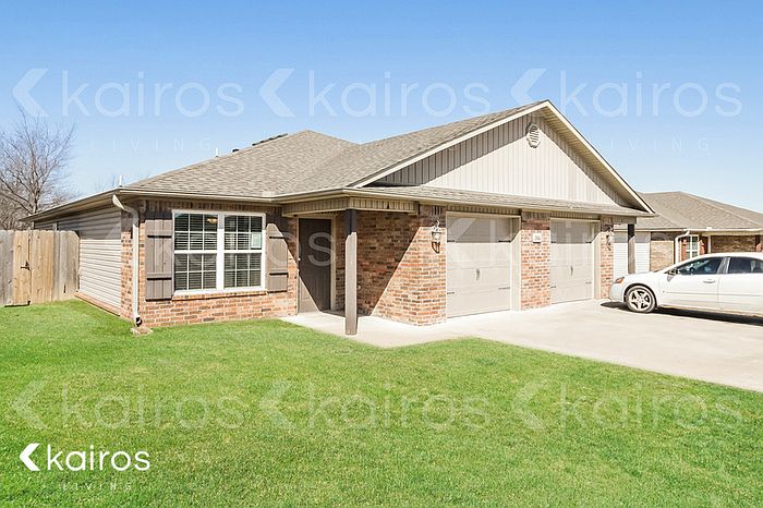 1st image of 3901 E Thomas St #A