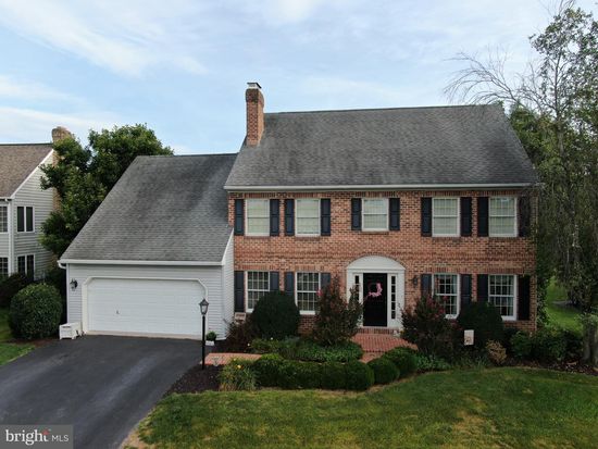 16 Sanderling Dr, Denver, PA 17517
