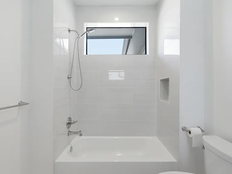 9855 Kingsway Ave — Photo 23