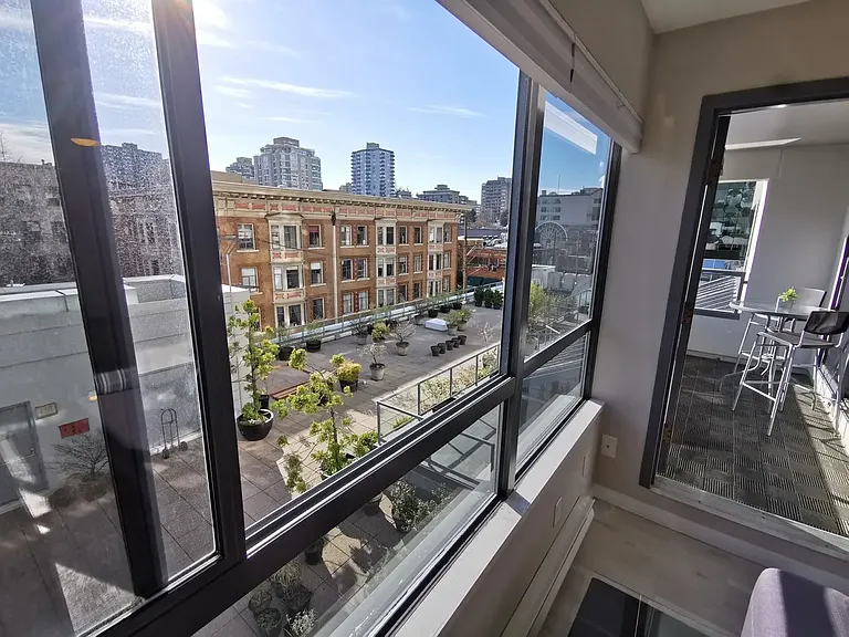 1060 Alberni St #410 — Photo 8