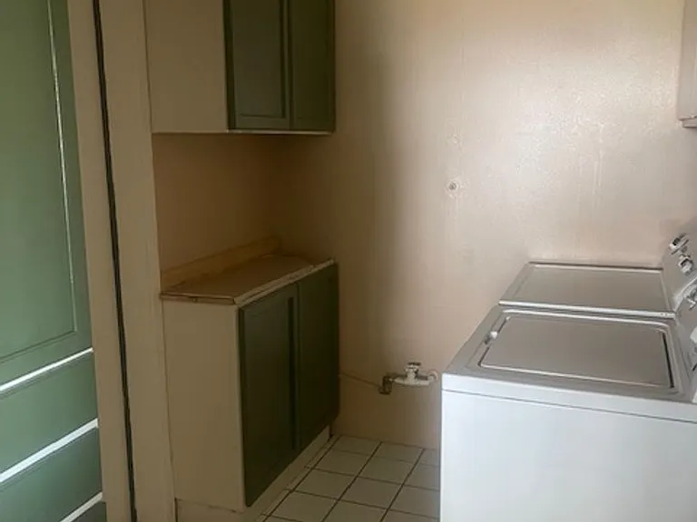 717 E Peila Ave — Photo 17