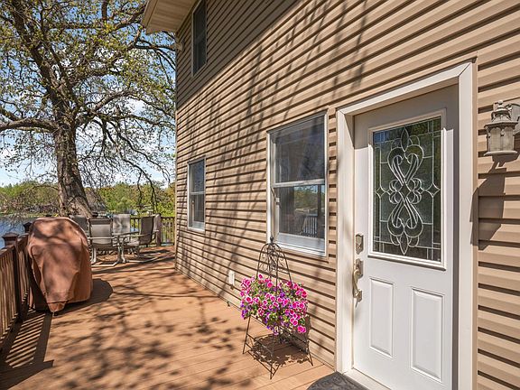 3rd image of 1308 Bay Dr SE