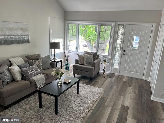 4th image of 6886 Clark Ave