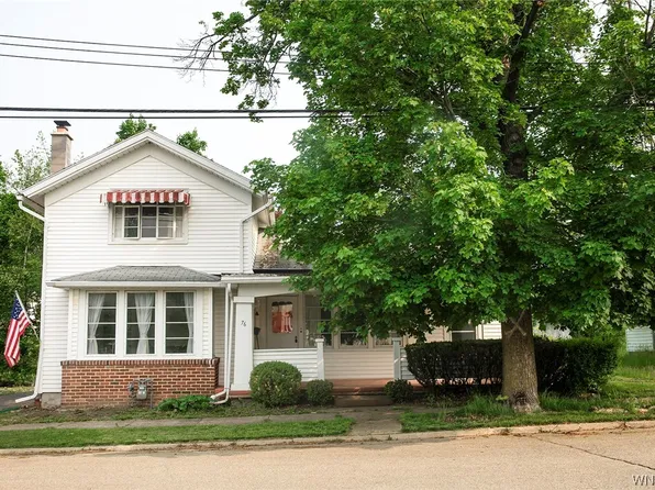 76 Mechanic St, Gowanda, NY 14070