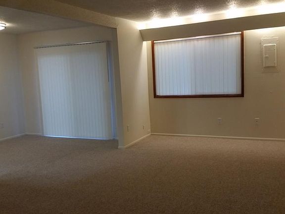 Dining & living rooms