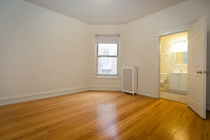 5706-10 S. Blackstone Ave — Photo 16
