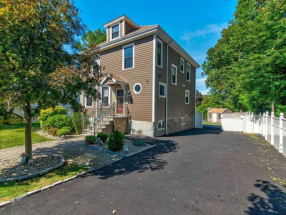 4th image of 22 Wilson Ave