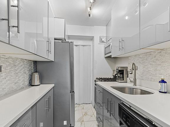 2nd image of 225 Adams St APT 8H