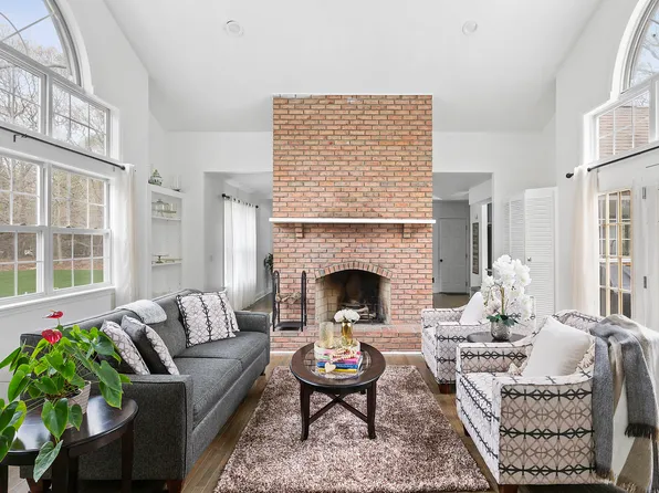 11 Talkhouse Walk, East Hampton, NY 11937