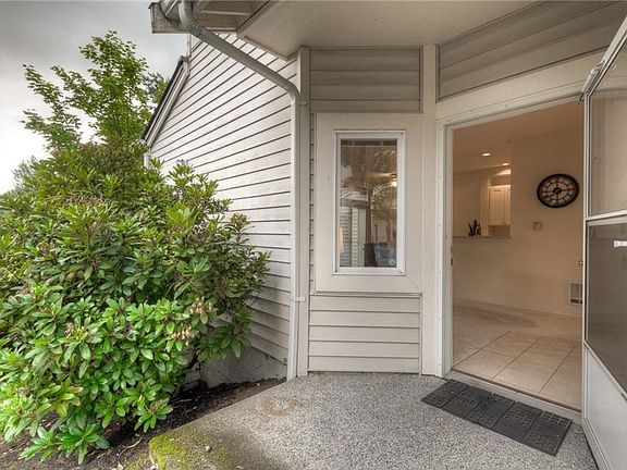 2nd image of 12431 NE 7th Pl
