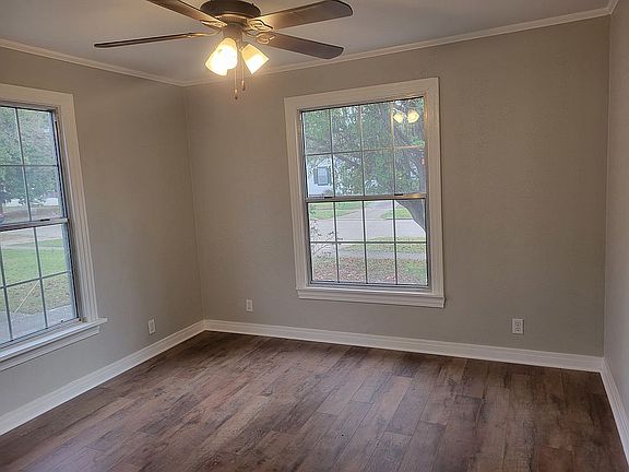 Bedroom #1 with ceiling fan