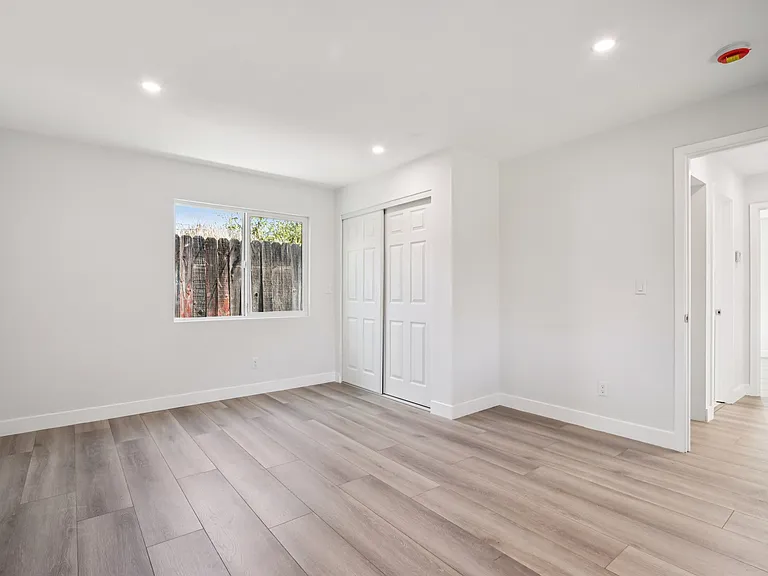 11036 Scoville Ave — Photo 9