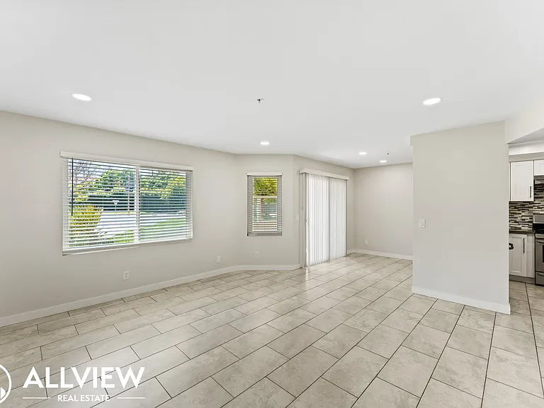 2418 Huntington Street — Photo 1