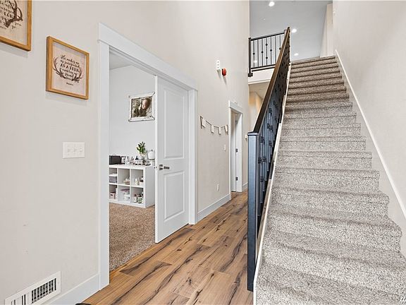 3rd image of 10202 185th Ave E
