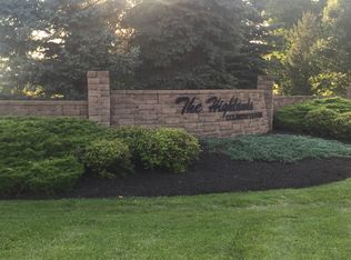 15 Highland Ave, Grafton, OH 44044