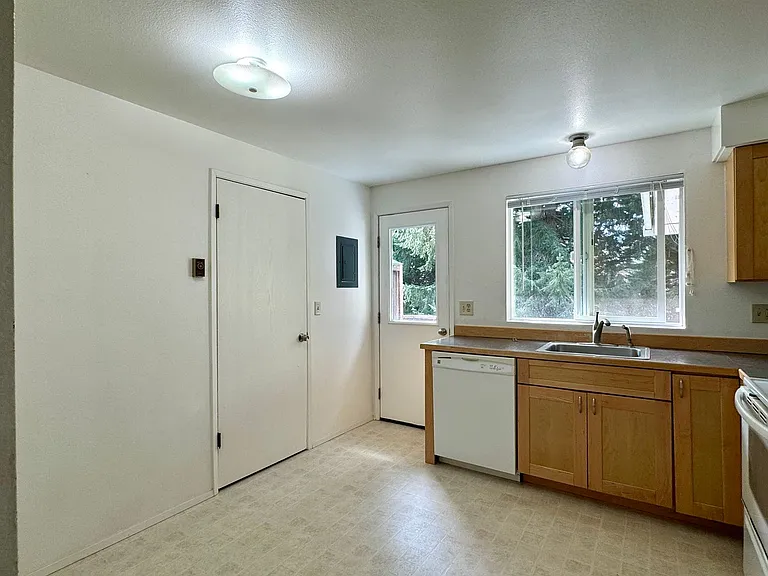 771 High School Rd NW — Photo 10