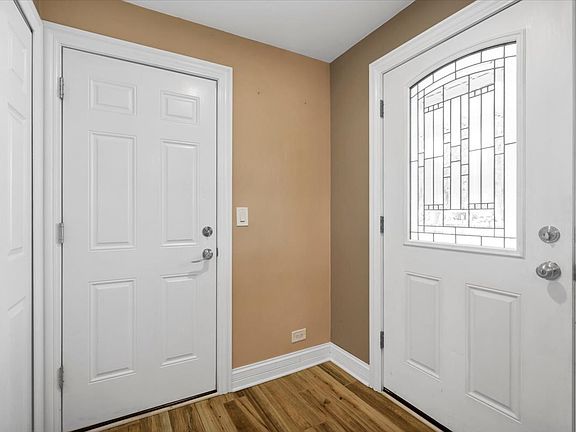 2nd image of 27 Spring Valley Ln