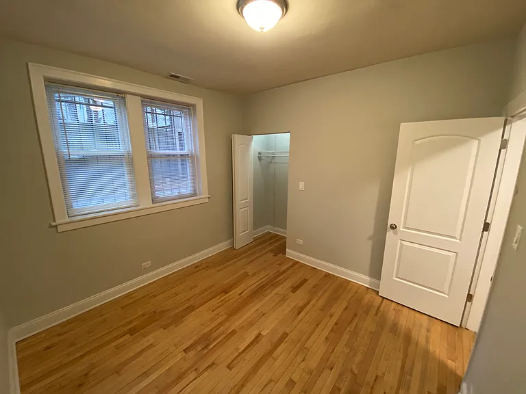 942 N Washtenaw Ave — Photo 4