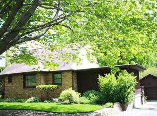 1122 Institute Blvd, Dixon, IL 61021