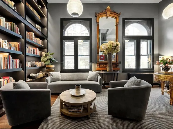 240 Centre St #2K, New York, NY 10013