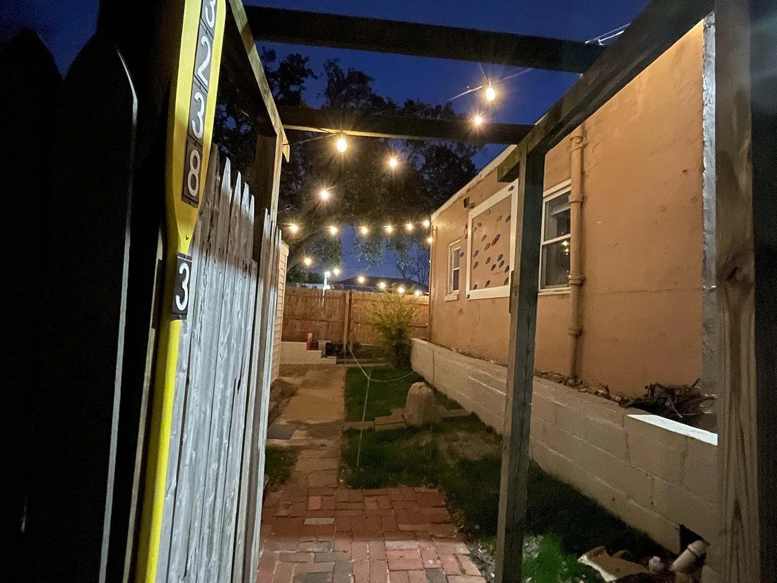 1 bed, 850 sqft, $1,050 — Photo 2