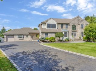 6 Hardwood Ct, Warren, NJ 07059