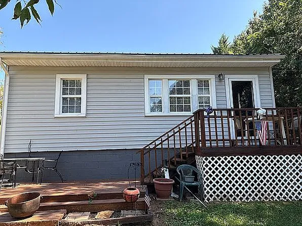 318 Pine St, Fieldale, VA 24089