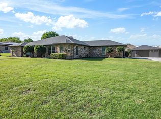 400 Brookview Dr, Decatur, TX 76234