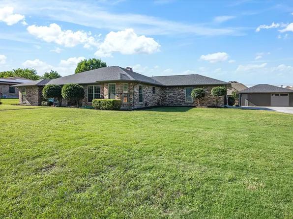 400 Brookview Dr, Decatur, TX 76234