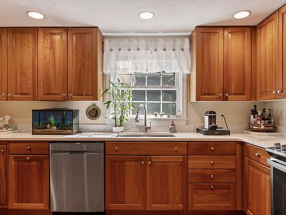 4th image of 27 3rd St
