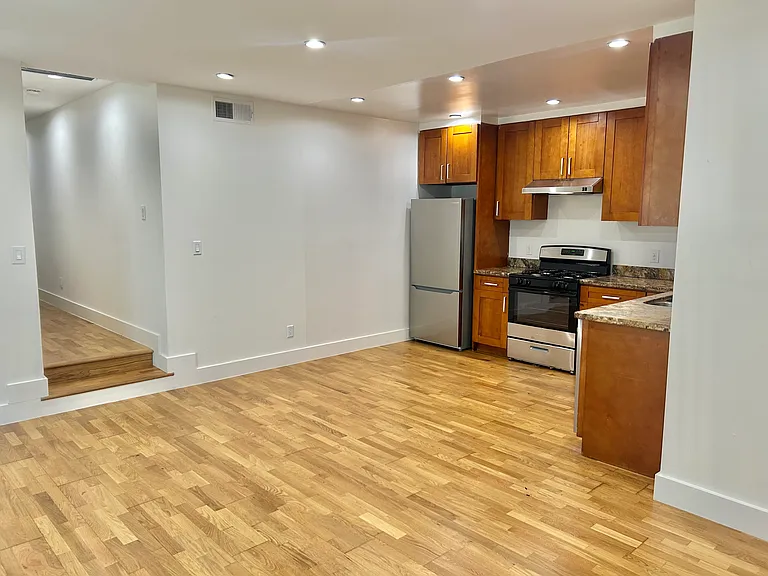 1379 Revere Ave #B — Photo 40