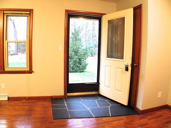 4th image of 1585 Waukazoo Dr