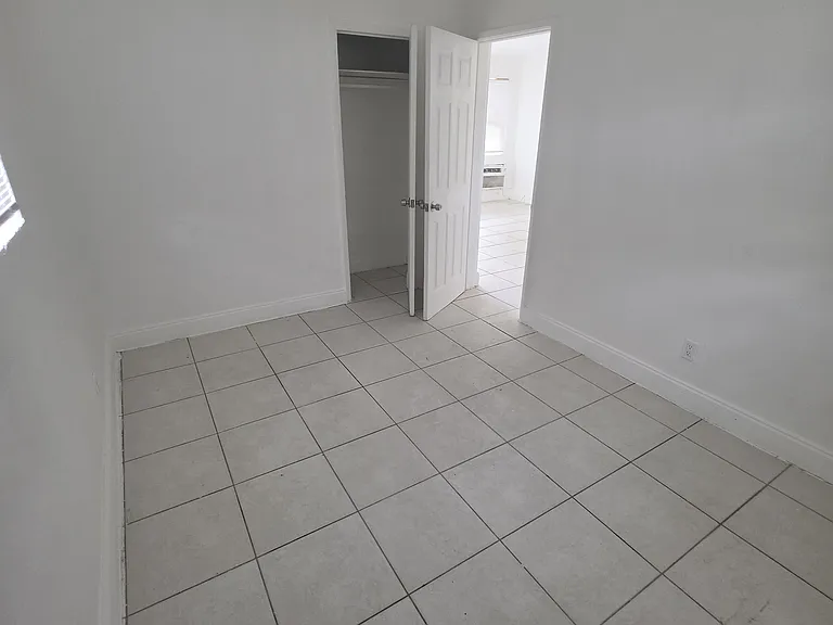 1305 NE 2nd Ave #4 — Photo 12