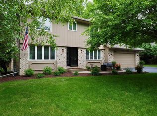 18924 Maple Leaf Dr, Eden Prairie, MN 55346