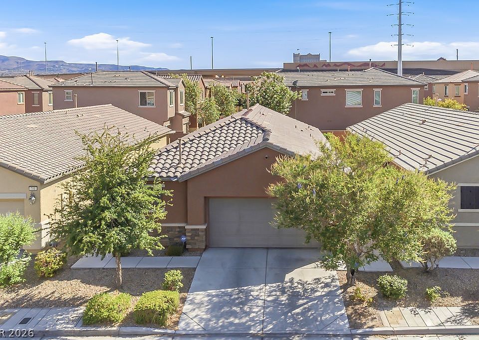 1st image of 743 Crest Valley Pl
