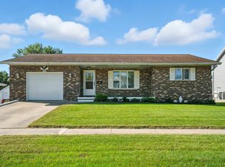 128 W Howard St, Manchester, IA 52057