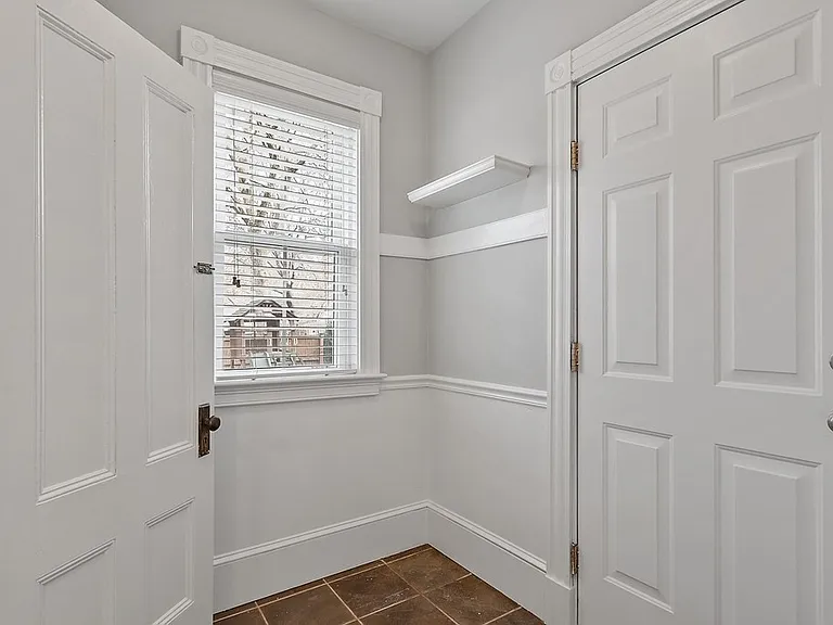 270 Poplar St — Photo 16