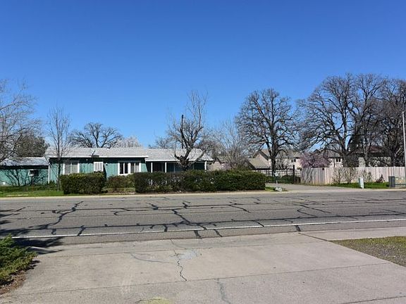 3rd image of 1560 Dana Dr