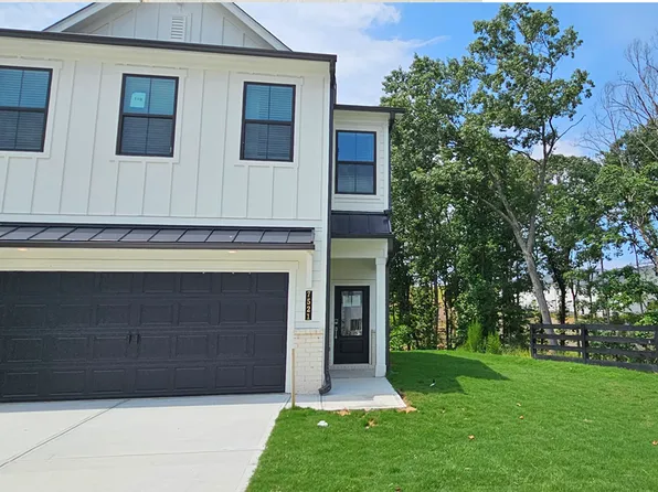 7521 Clover Ln, Flowery Branch, GA 30542