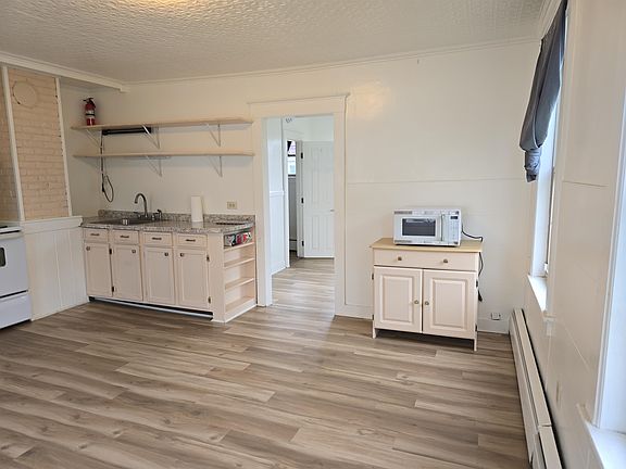 5th image of 220 Main St #1