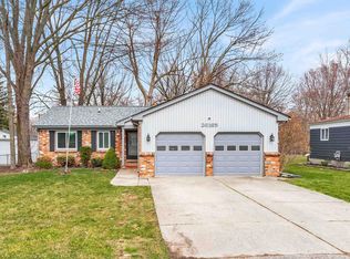 26385 Hickler Ln, Harrison Township, MI