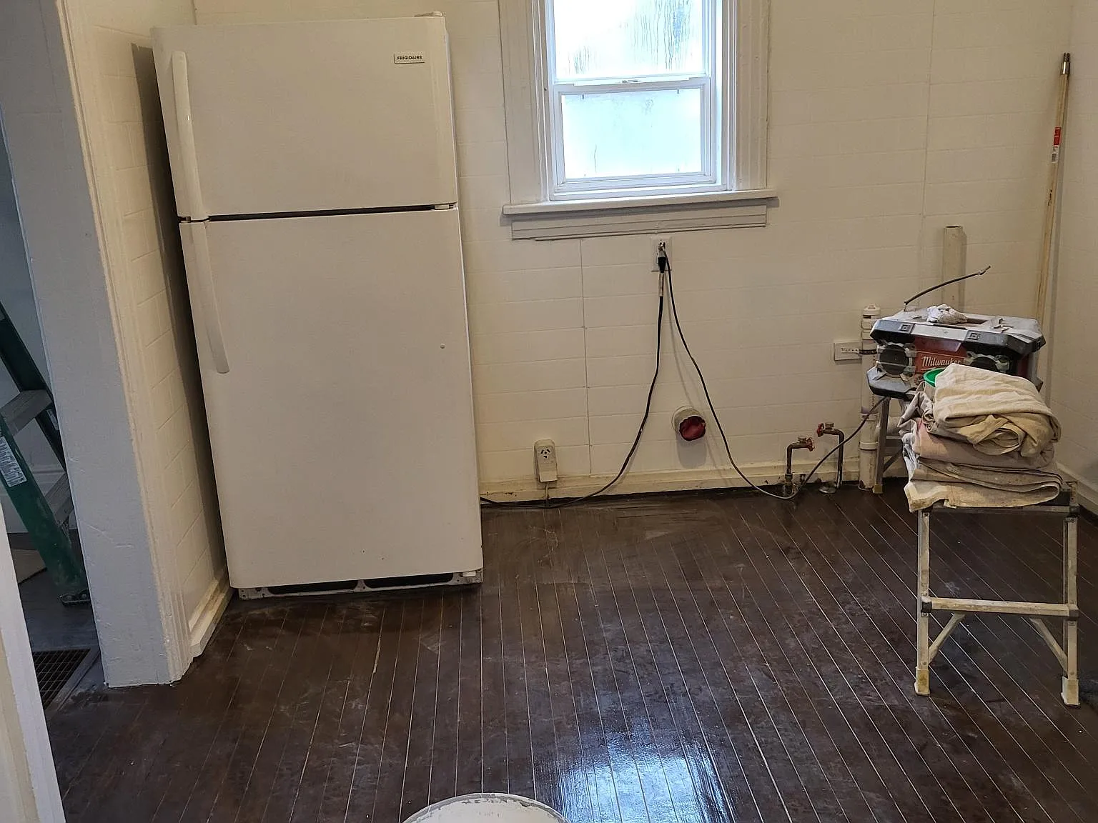 921 Hancock St — Photo 3