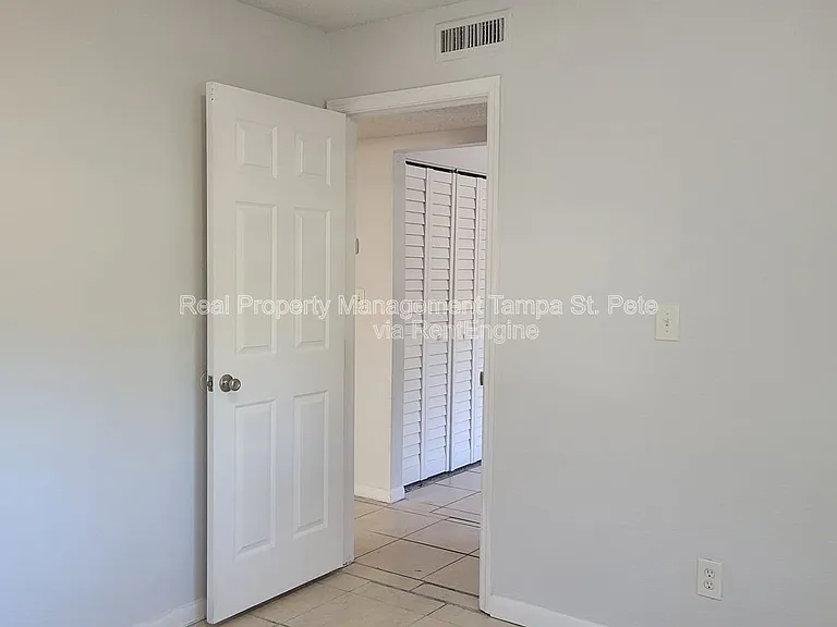 8427 N 39th St #2 — Photo 10
