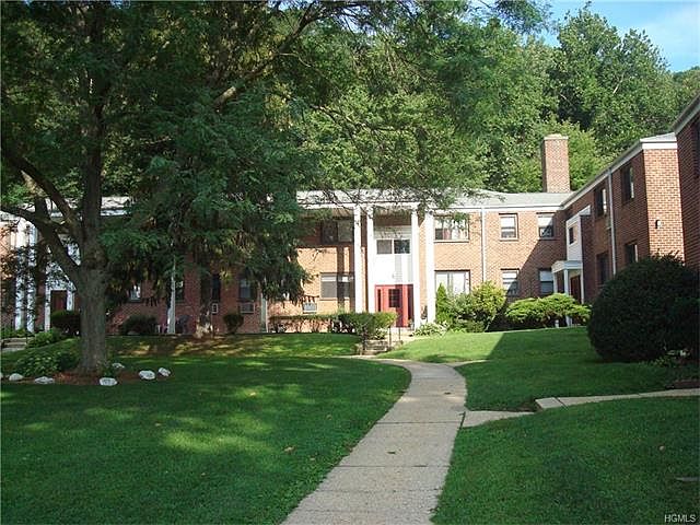 1st image of 7 Lawrence Dr APT A