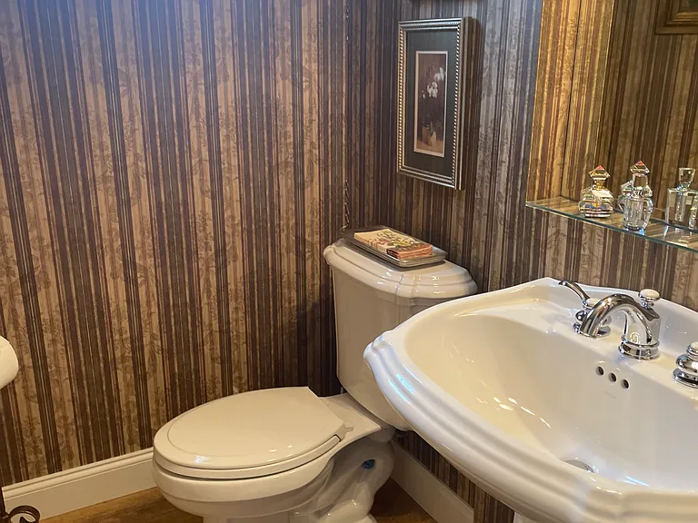 Arrowhead Dr — Photo 22