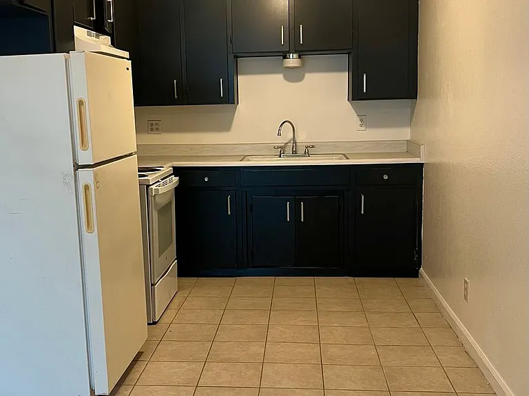 1430 Leonard Ave — Photo 3