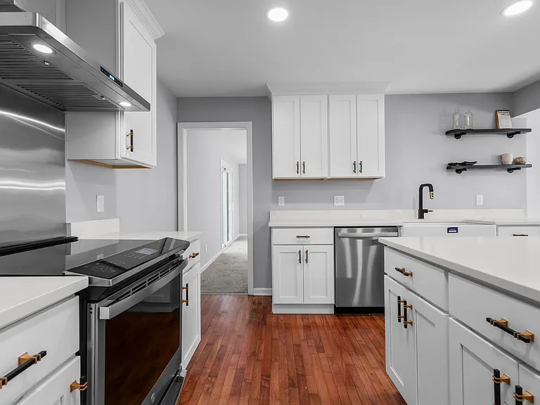 40 Harkness Dr — Photo 16