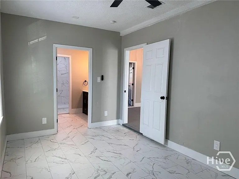 728 W 39th St — Photo 20